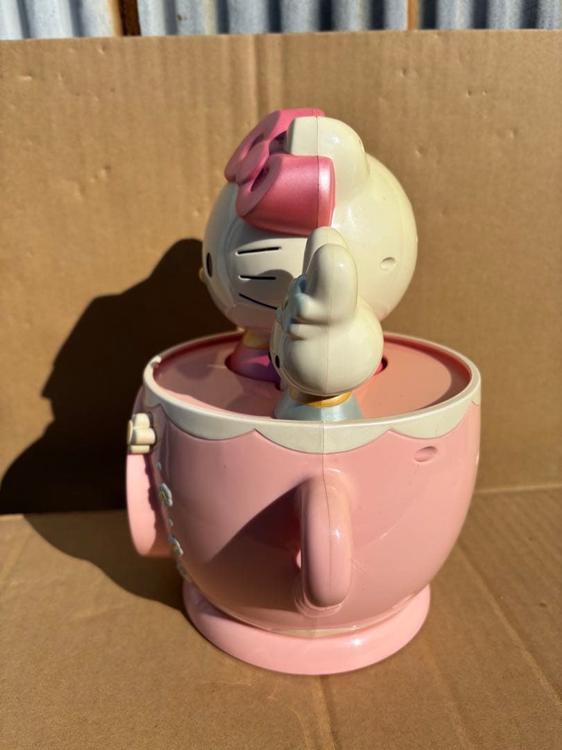 可愛いハローキティのティーカップ型目覚まし時計　ピンク作動品　きれい