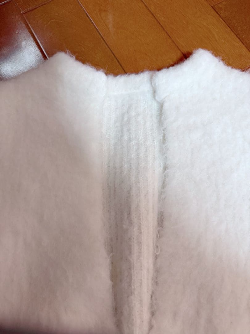 ウィムガゼット ニットVプルオーバー ホワイト 白 もこもこ 深め Vネック