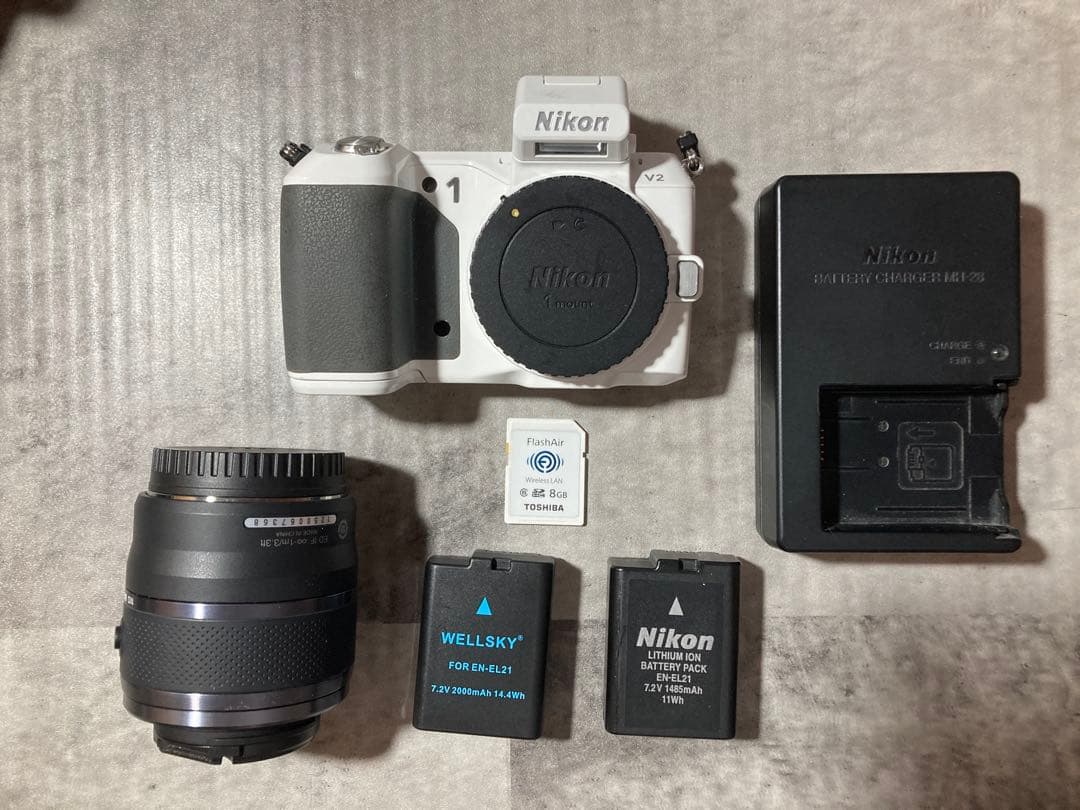 Nikon V2 ミラーレスカメラ ホワイト