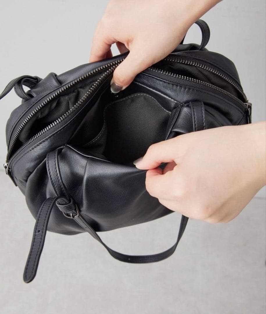 イア パピヨネ　コロンボストンバッグ ブラック