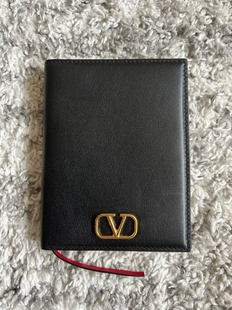 Valentino 黒 レザー パスポートケース