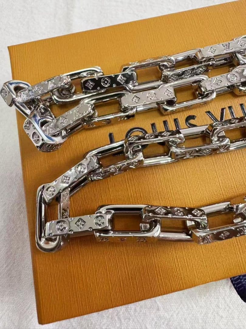 【極美品】 コリエチェーン モノグラム シルバーネックレス