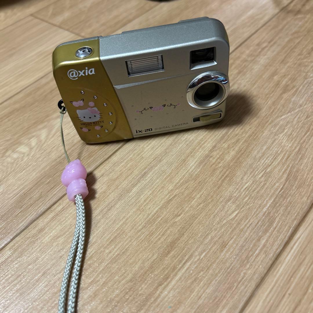 ハローキティ　axia ix-20 デジカメ