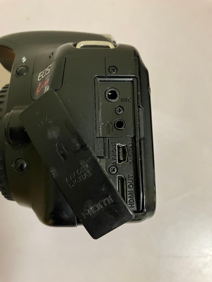 Canon EOS kiss X4 用純正バッテリーとジャンク扱いの本体とレンズ