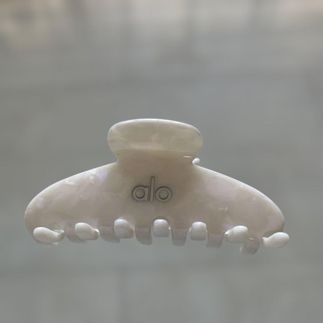 alo パールホワイト ヘアクリップ　新品
