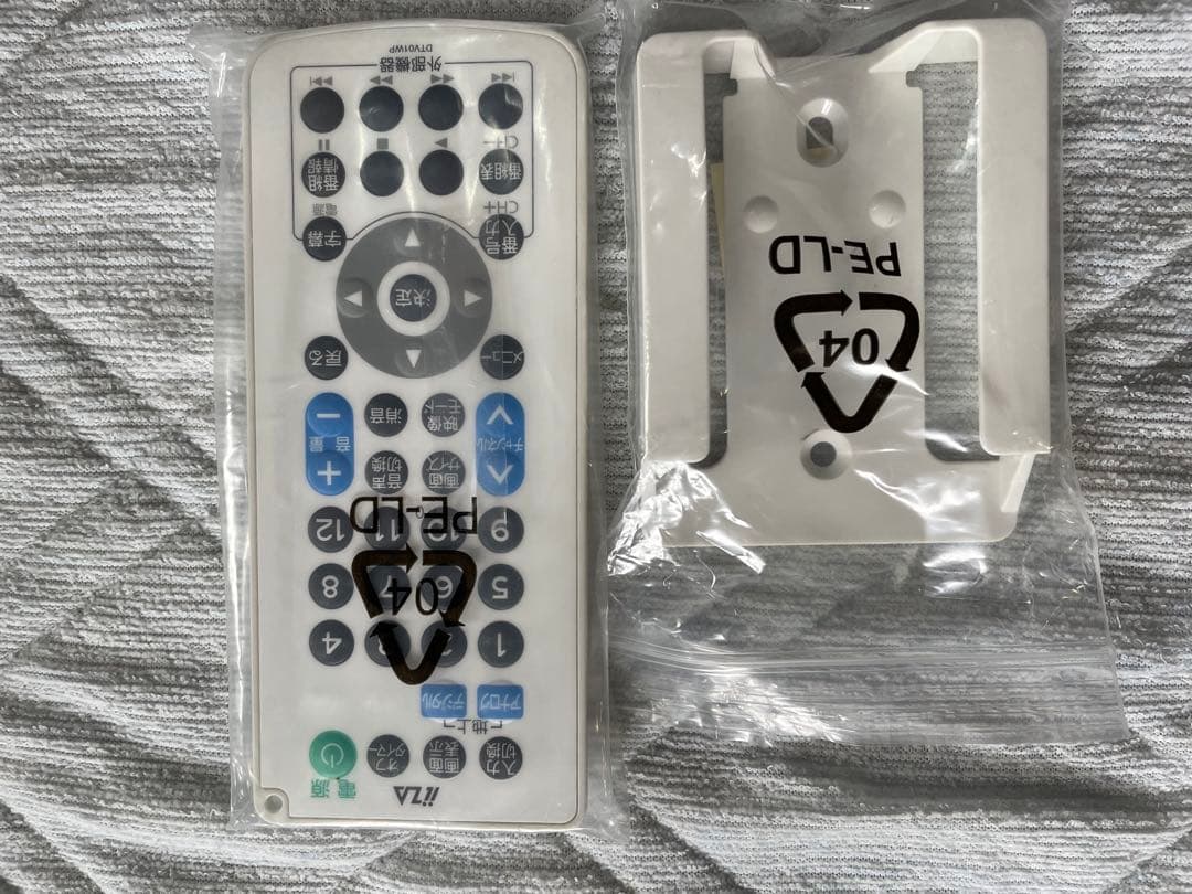 ilza 浴室テレビ14型　本体とリモコン付き