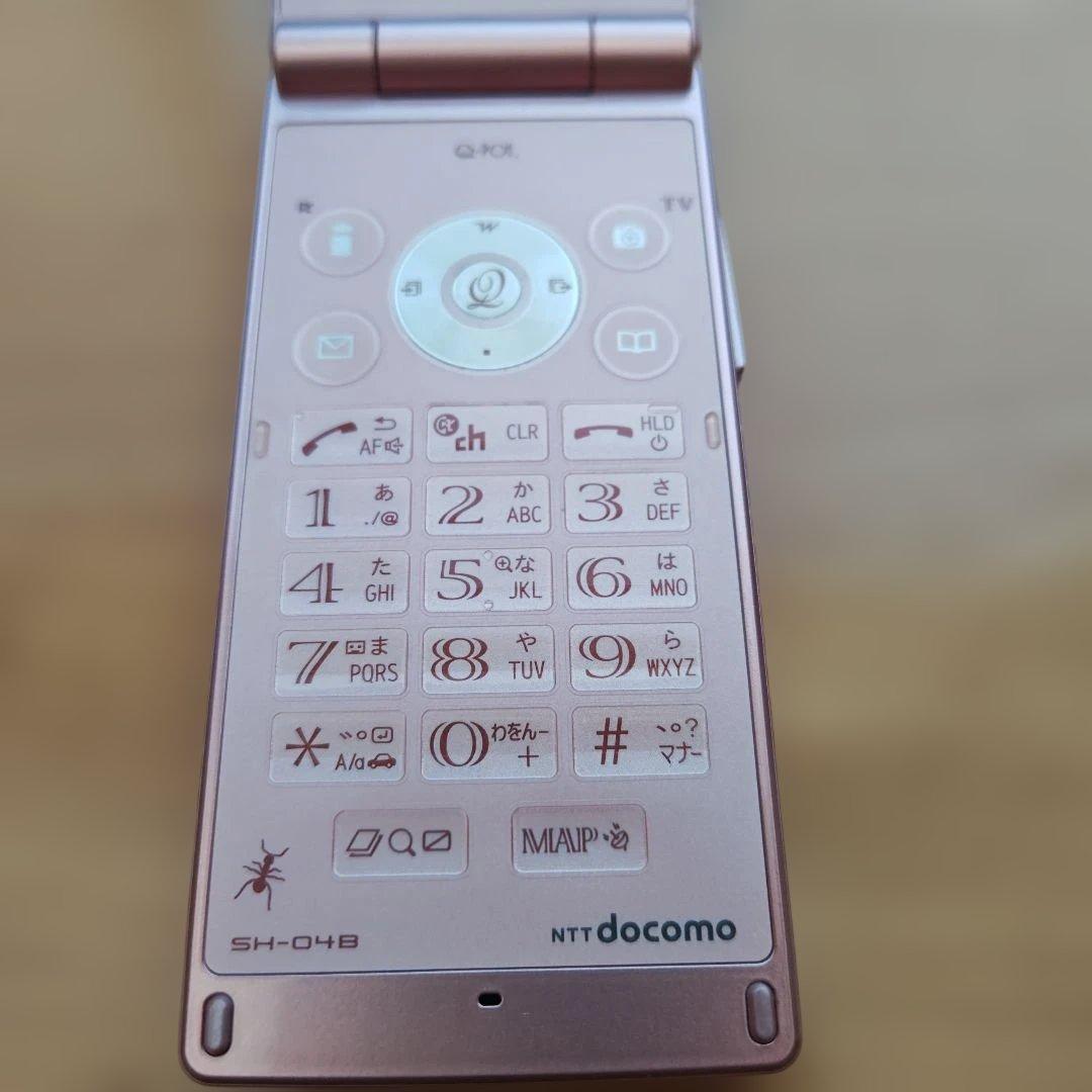 Q-pot Melty Strawberry ピンク　ガラケー