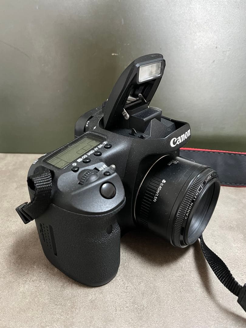 Canon EOS 7D 付属品完備 レンズ フラッシュカード２枚付き 美品