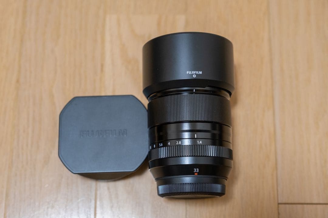 FUJIFILM XF33mm F1.4 単焦点レンズ　純正メタルフードつき