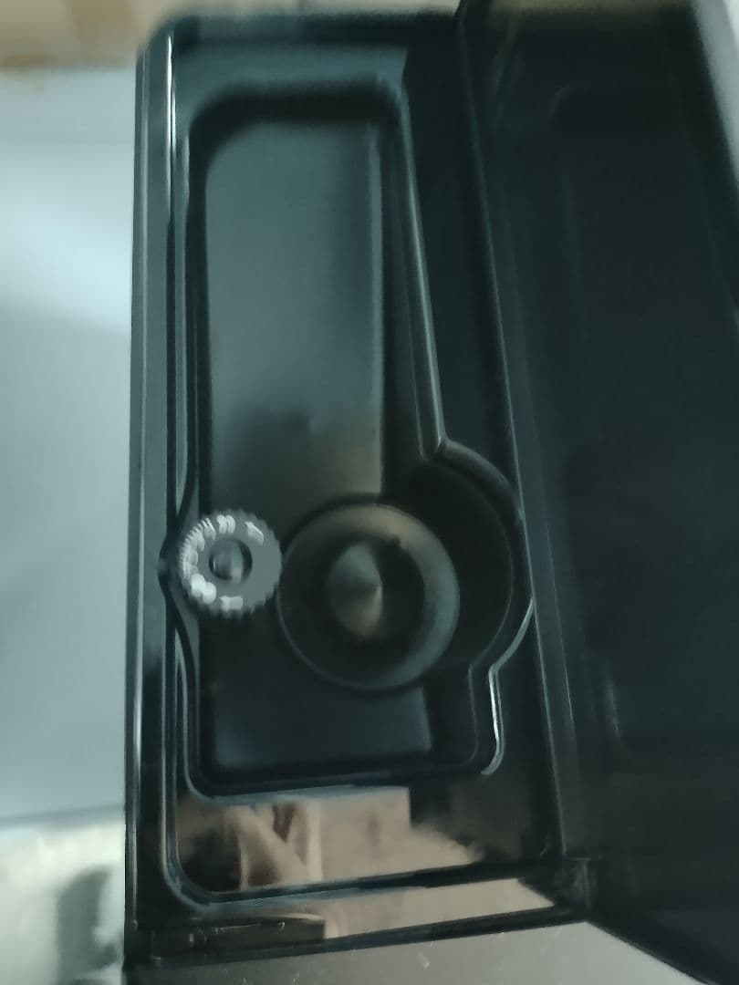 デロンギ全自動エスプレッソマシン マグニフィカSブラック ESAM04110ВН