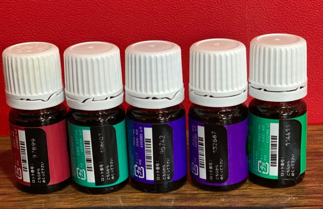 ヤングリビングオイル１５本と本のセット