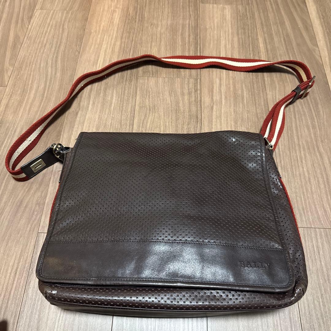 BALLY ダークブラウン ショルダーバッグ【パンチング】