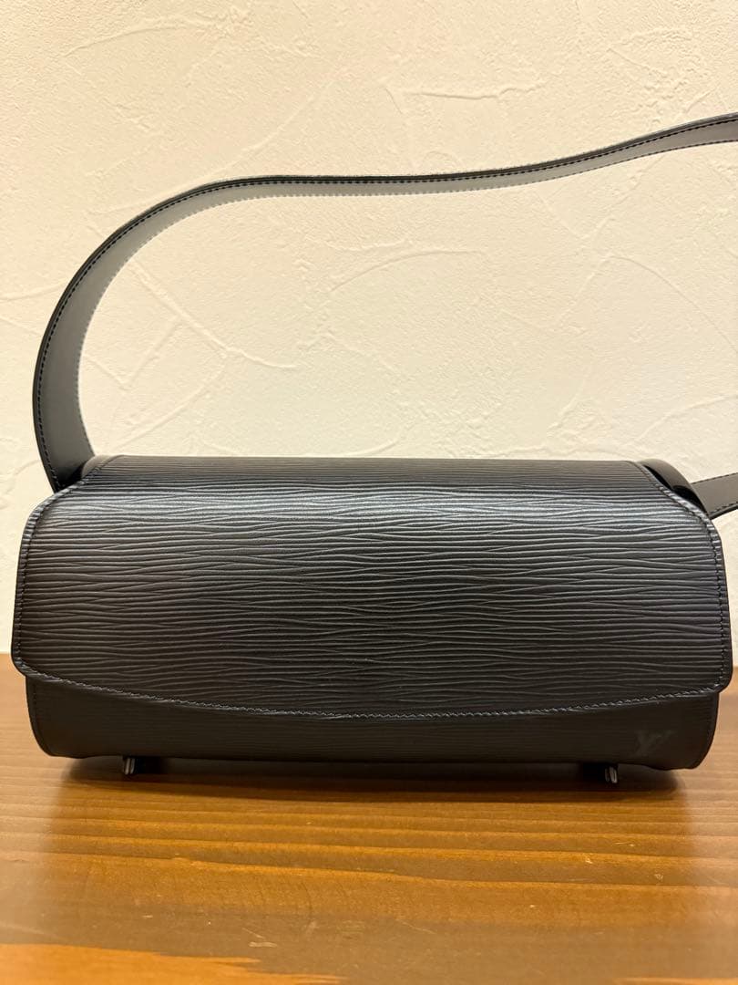 Louis Vuitton　ショルダーバック　エピ　ノクターンPM　BLACK
