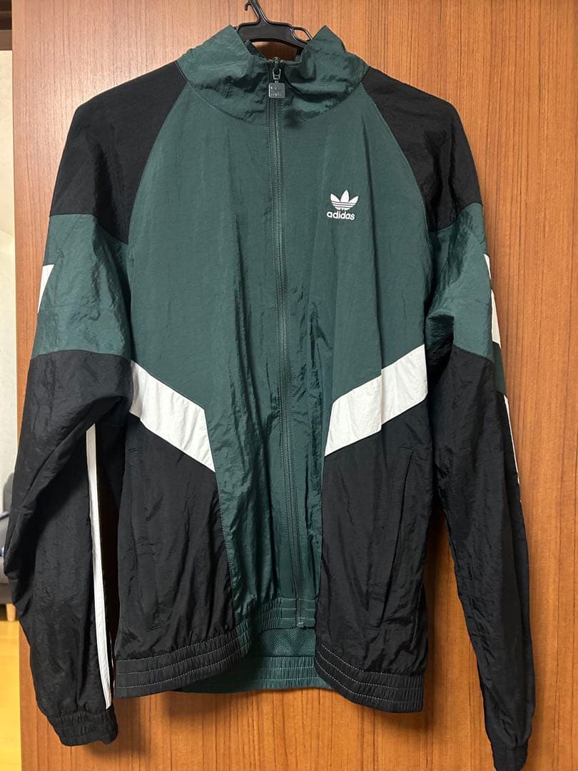 遠藤さくら　adidas ナイロントラックジャケット