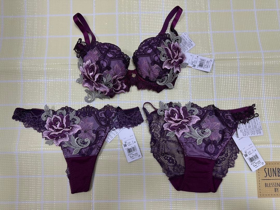 サルート/82G/ジョジョの奇妙な冒険/WI/ブラジャー・ショーツ/D65・M