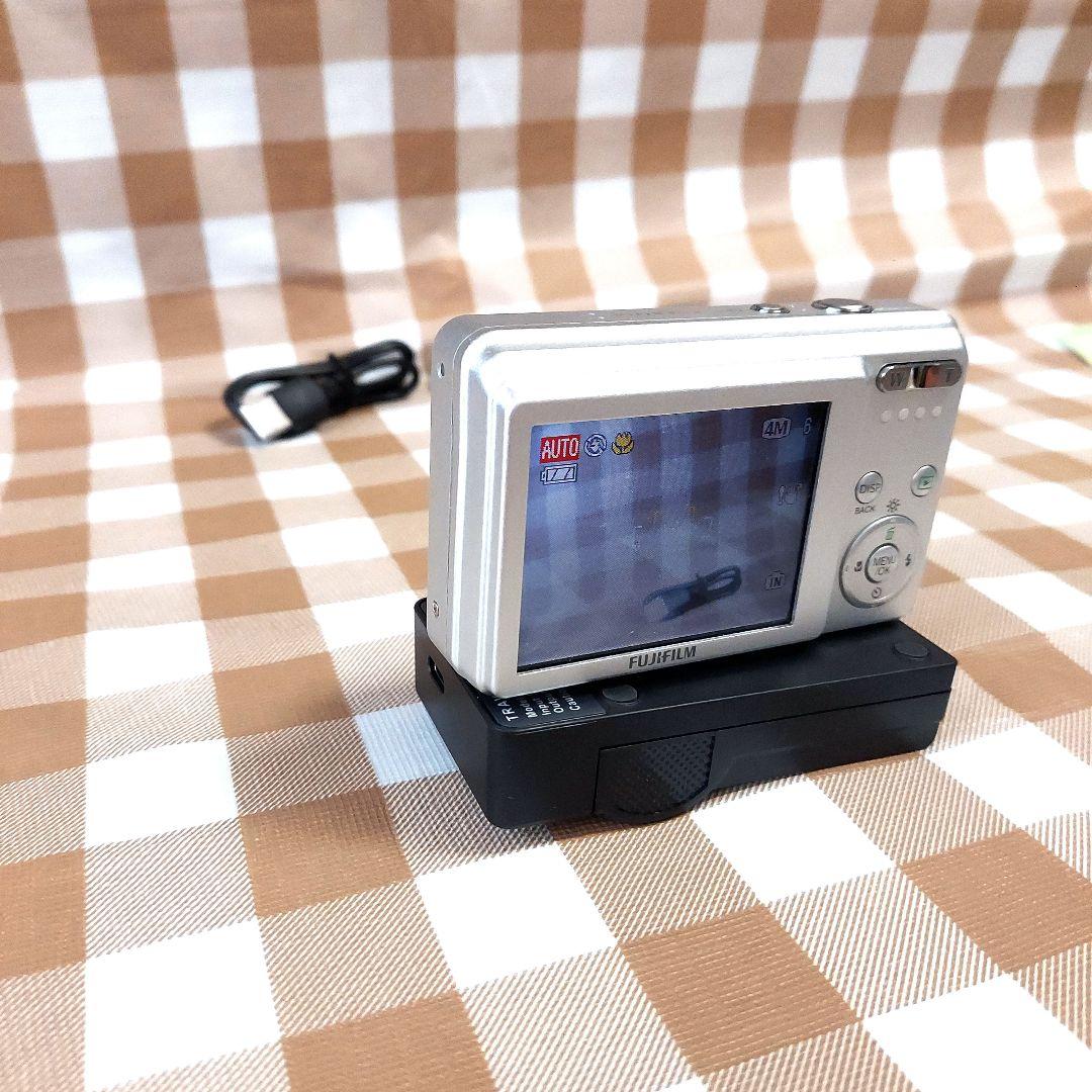 FinePix J10　動作確認済み　デジタルカメラ　富士フイルム　デジカメ