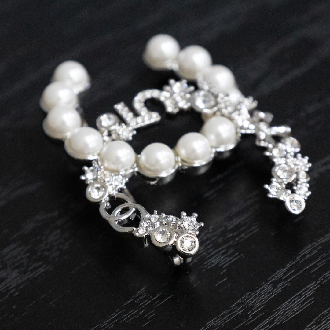 シャネル ココマーク No5 ブローチ B23P シルバーパール ラインストーン