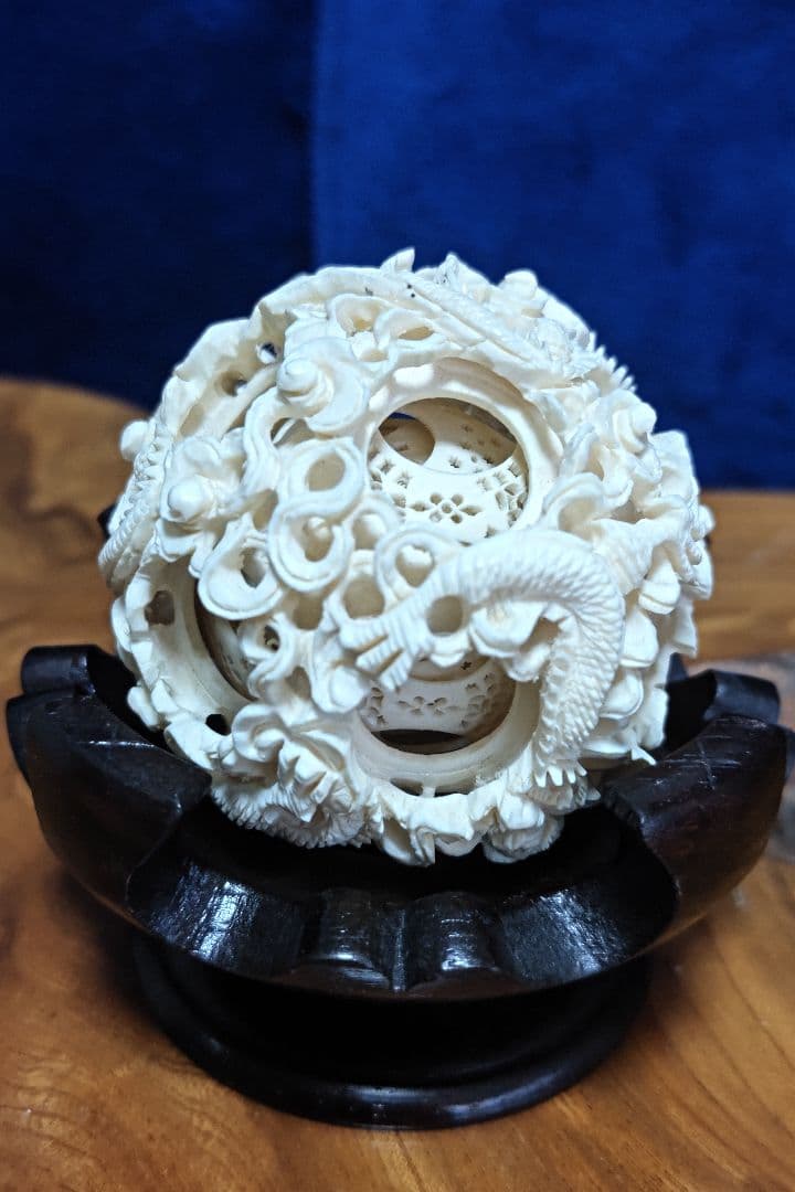 多層球　　象牙調オブジェ