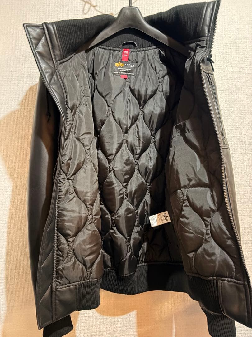 ALPHA INDUSTRIES フーデッドリブジャケット フェイクレザー