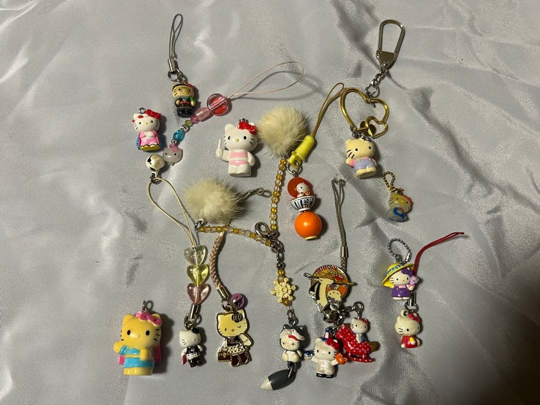 ハローキティグッズ　約130点　根付　ストラップ　フィギュア　など