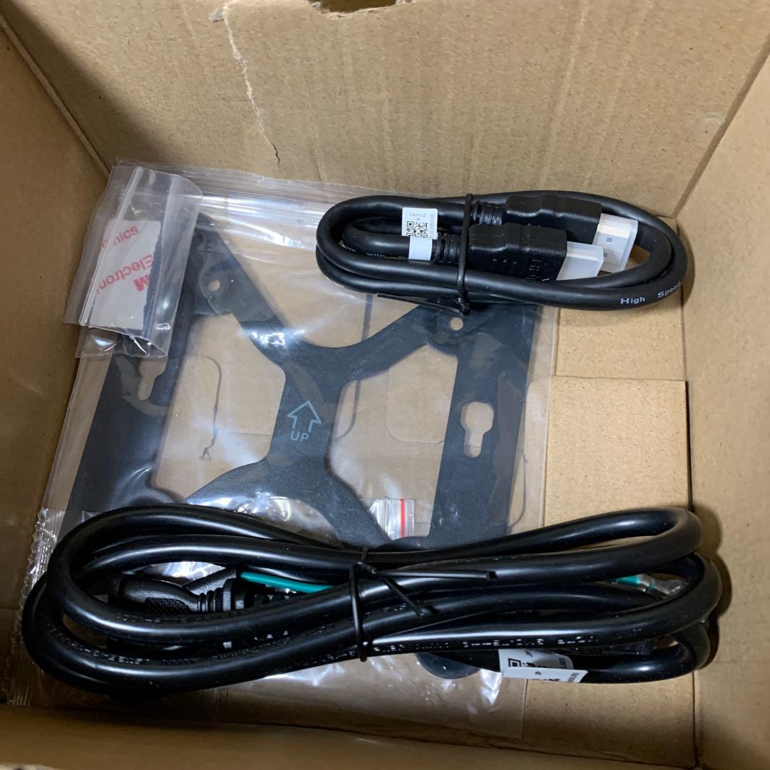 MINIS FORUM　UM760Slim　AMD Ryzen 5　ミニPC