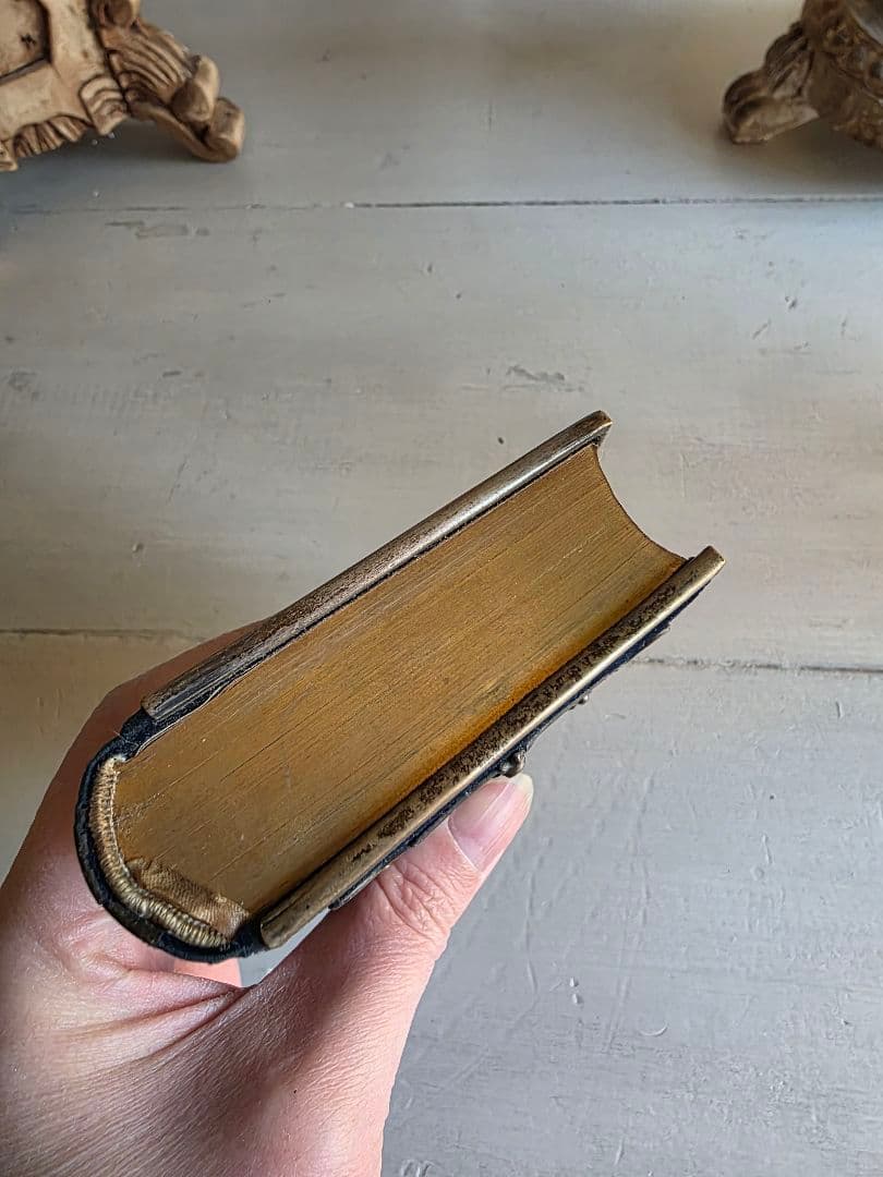 貴重　フランスアンティーク　1855年　ミセル　アヴェマリアのモノグラム 祈祷書