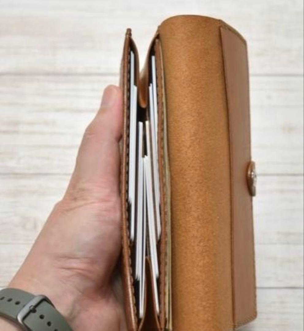 ほぼ1万円札サイズの中身にアクセスしやすい薄 めの長財布　右利き用黒※中古