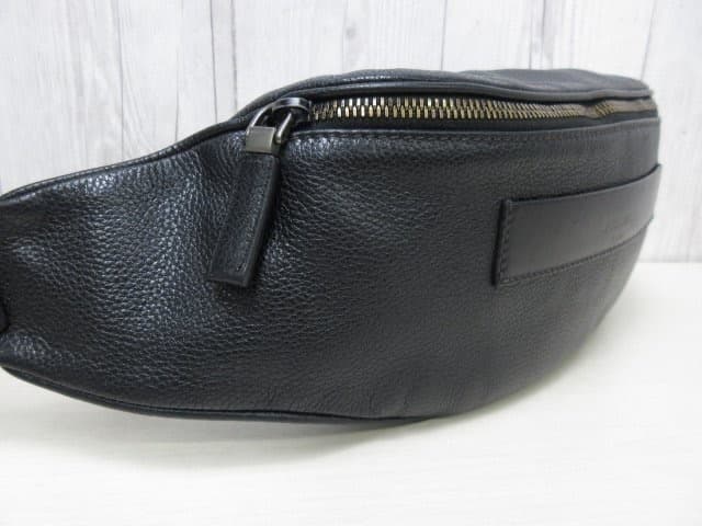 PRADA ブラック ボディバッグ・ウエストポーチ