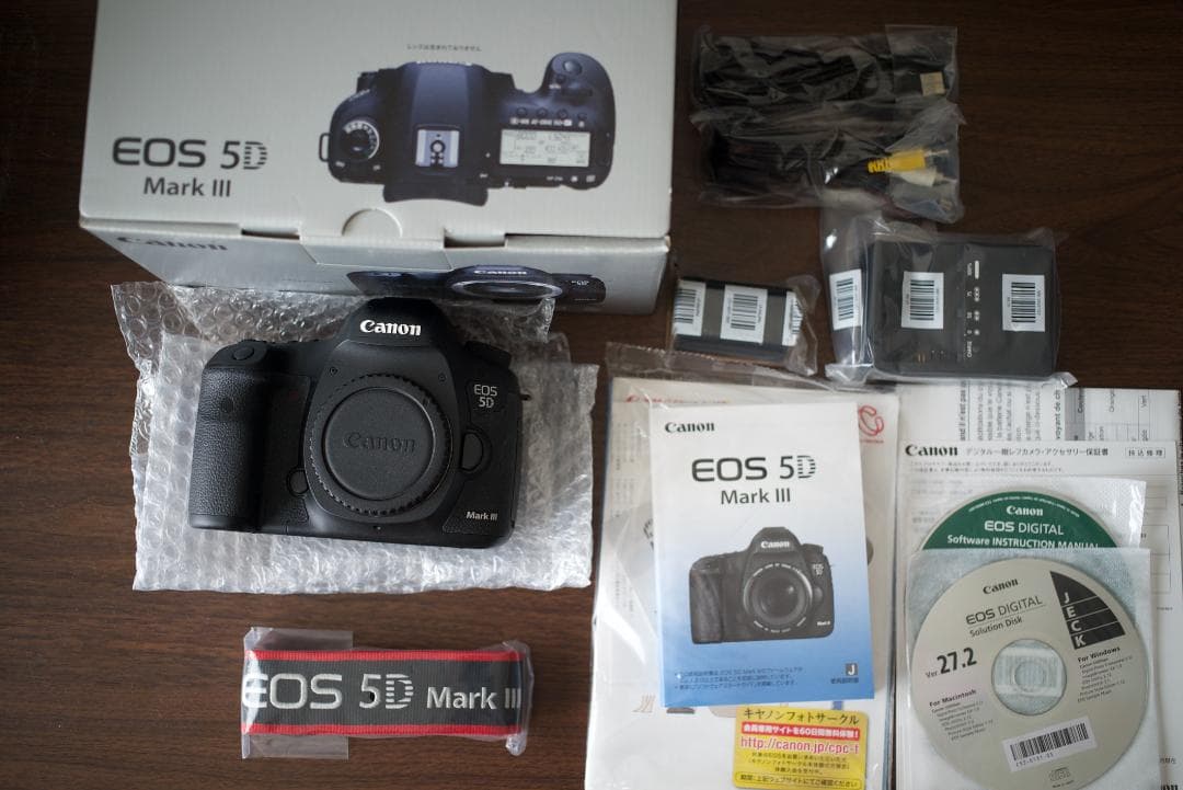 Canon EOS 5D Mark III 本体と付属品 キヤノン