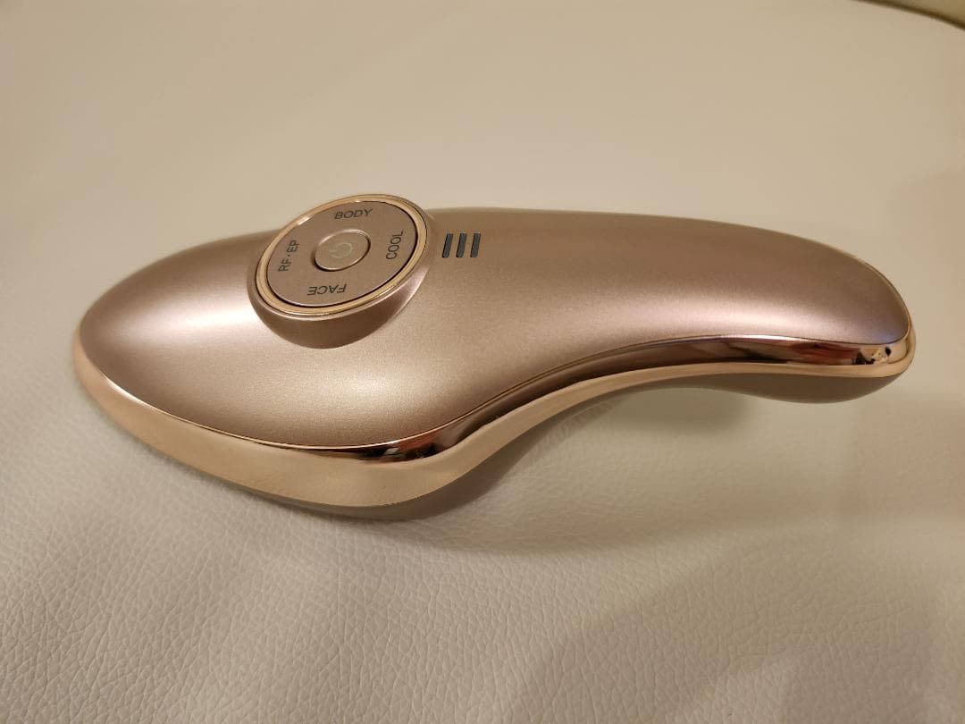 MEラボンエクラ IKKOさんプロデュースの美顔器