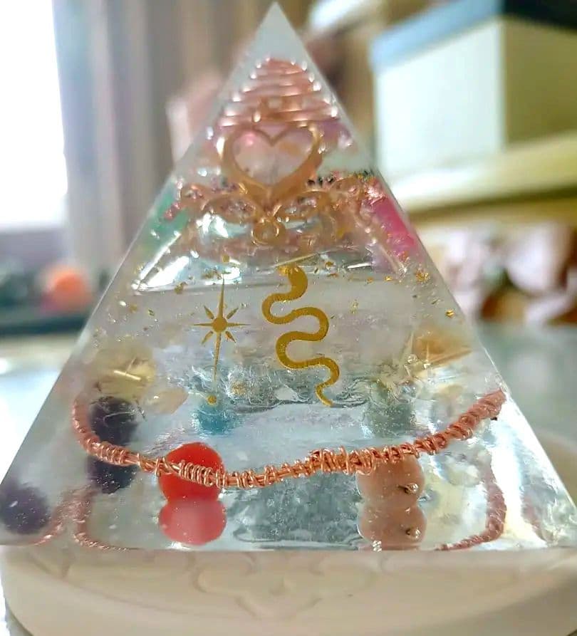 月猫様お取り置き　特殊　オルゴナイト　ピラミッド　メタトロンキューブ　翡翠　宇宙