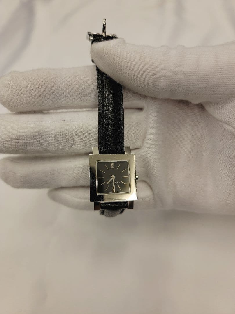 BVLGARI　レディース スクエア型 黒レザー時計