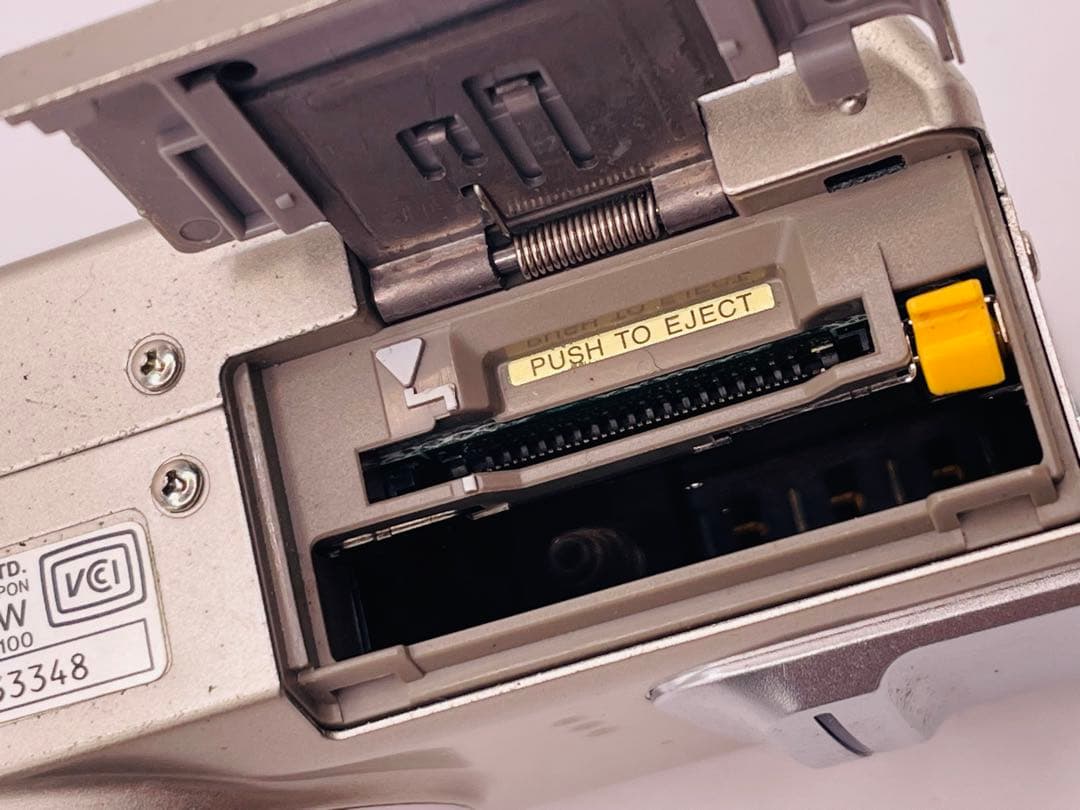 Fujifilm F710 コンパクトデジタルカメラ