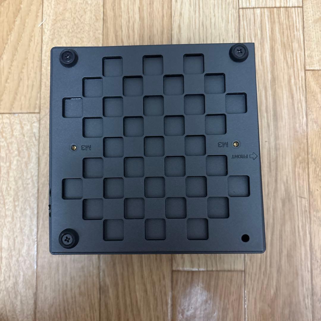 ミニPC Ryzen75825U搭載底ネジ1個無し