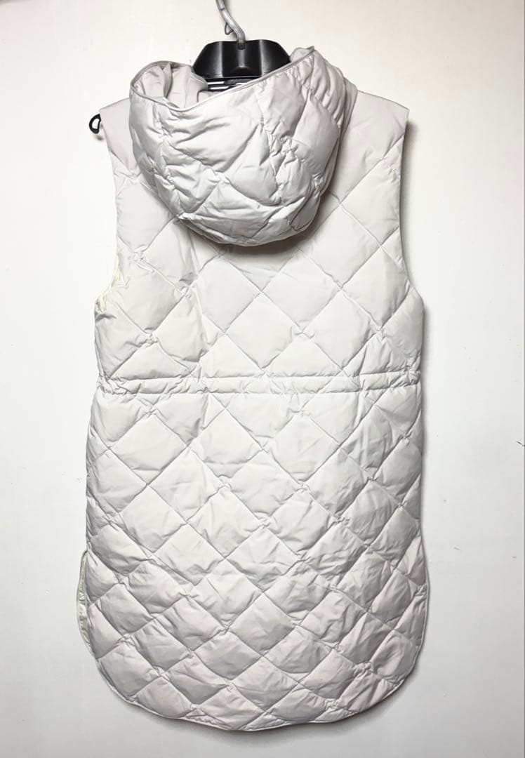 TAION アンフィーロフード付き　ホワイト　キルト　ベストコート　ダブルジップ