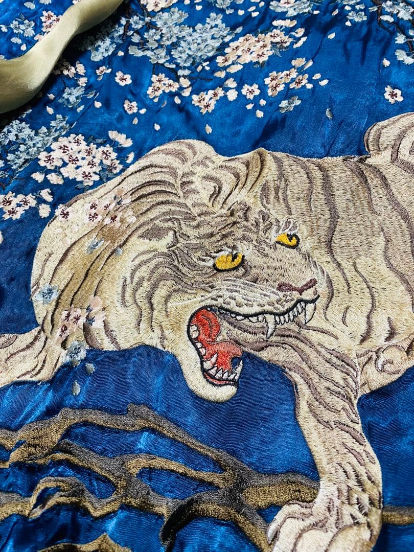 SATORI日本　スカジャン　限定版　サテン　2面使う 桜虎アウル