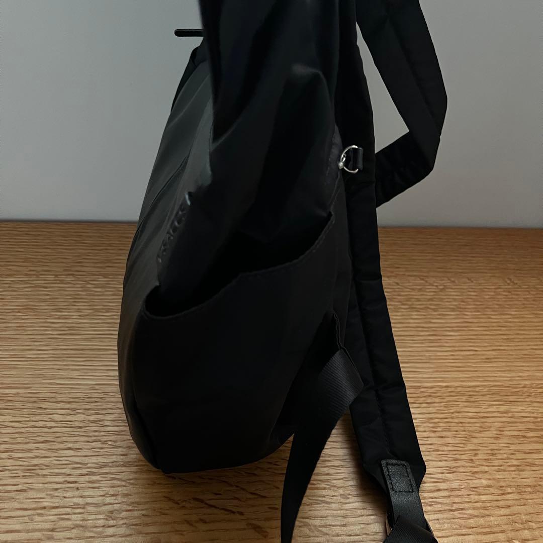 美品★ Y'SACCS イザック リュック ナイロン×牛革 ブラック 通勤 通学