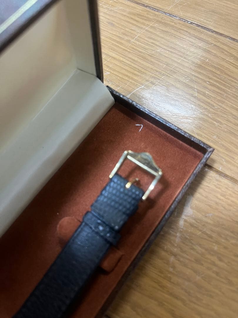 GUCCI ブラックレザー アナログ腕時計