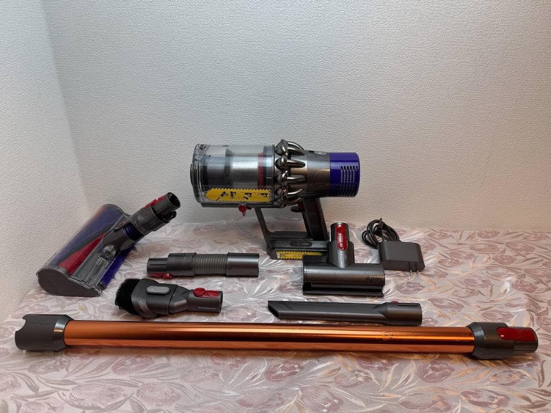 【分解洗浄済】181-ダイソン dyson v10 sv12 掃除機 作動品