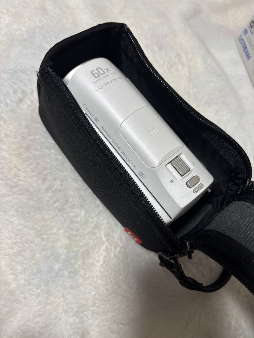 ソニーSONY HDR-CX670 ビデオカメラ　白　バッテリー×2 三脚付