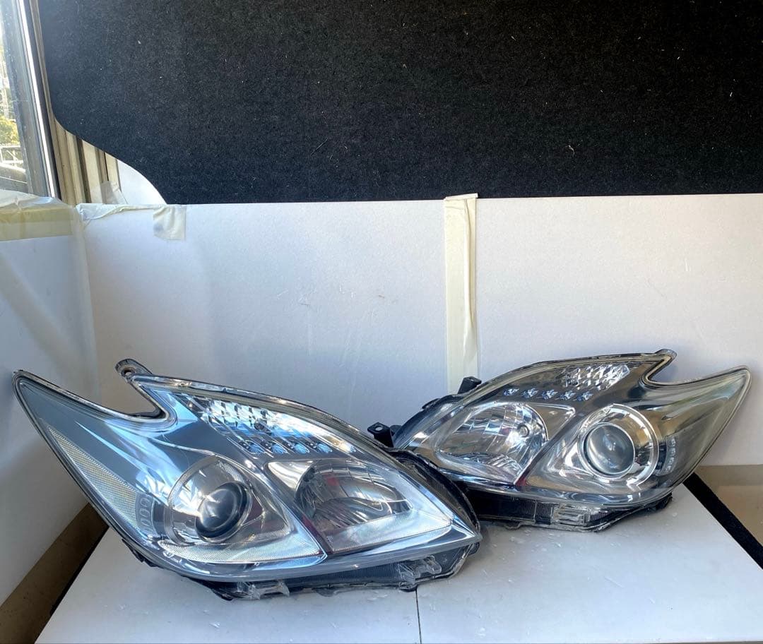 トヨタ プリウス 30系（ZVW30） 純正ヘッドライト 左右セット（ハロゲン）