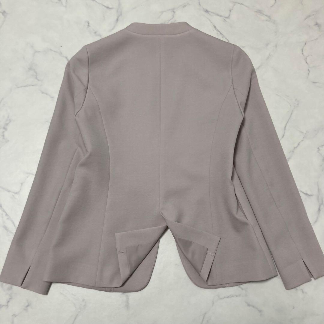 美品　インディヴィINDIVI ノーカラーパンツスーツ　ベージュ系　サイズ36