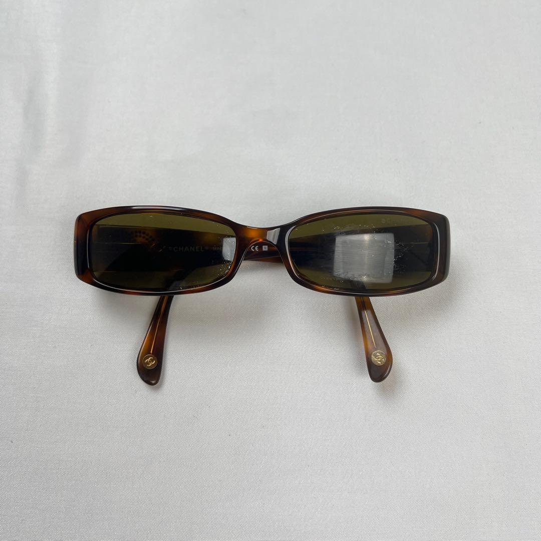 小物 CHANEL Cocomark tortoiseshell sunglasses