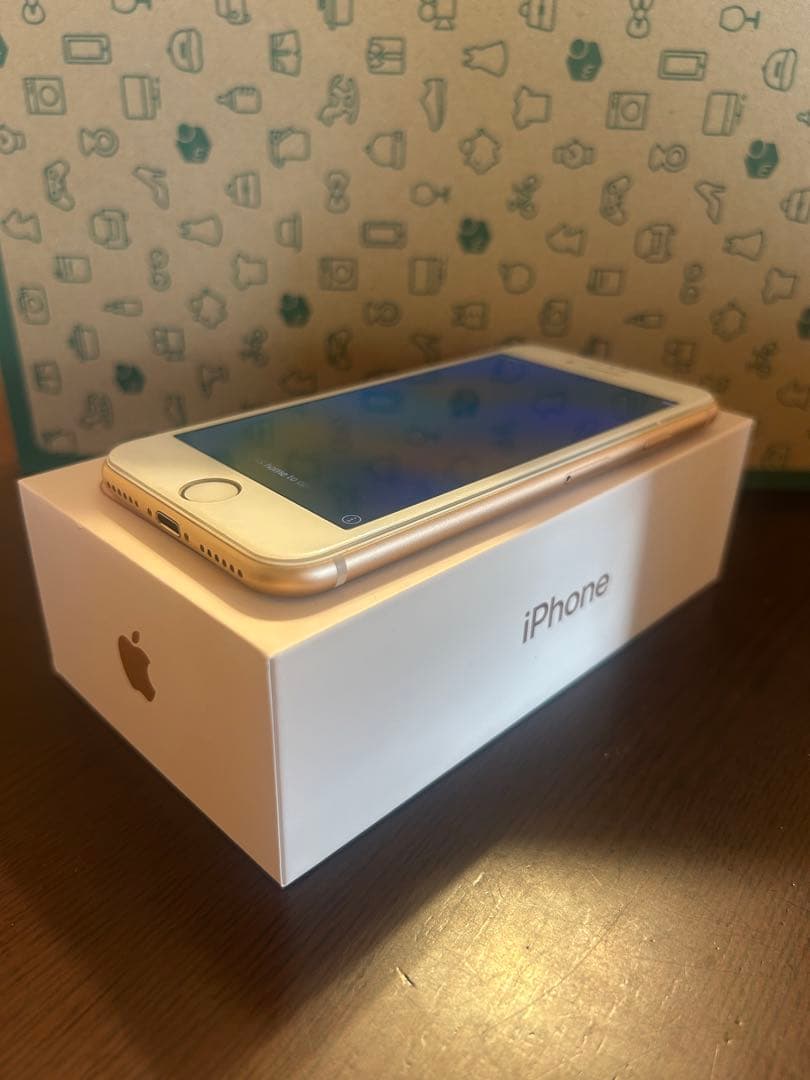 美品 iPhone8 64GB ゴールド