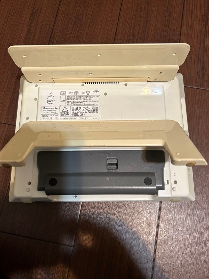 パナソニック10V型　液晶テレビ DMP-BV300