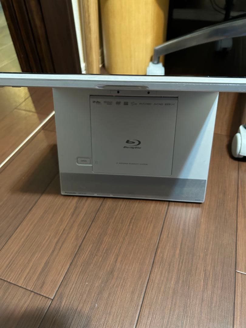 パナソニック10V型　液晶テレビ DMP-BV300