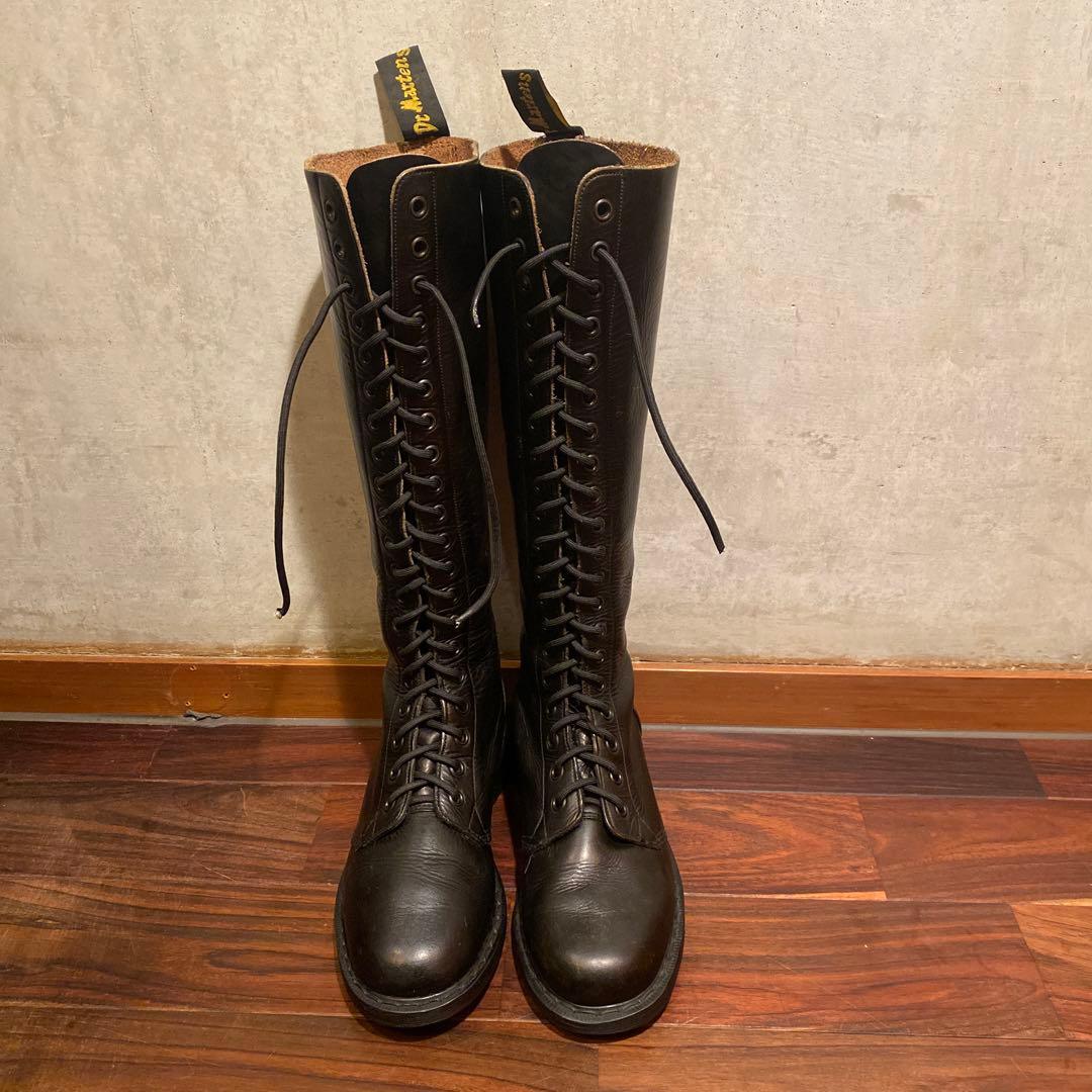 ドクターマーチン20ホール