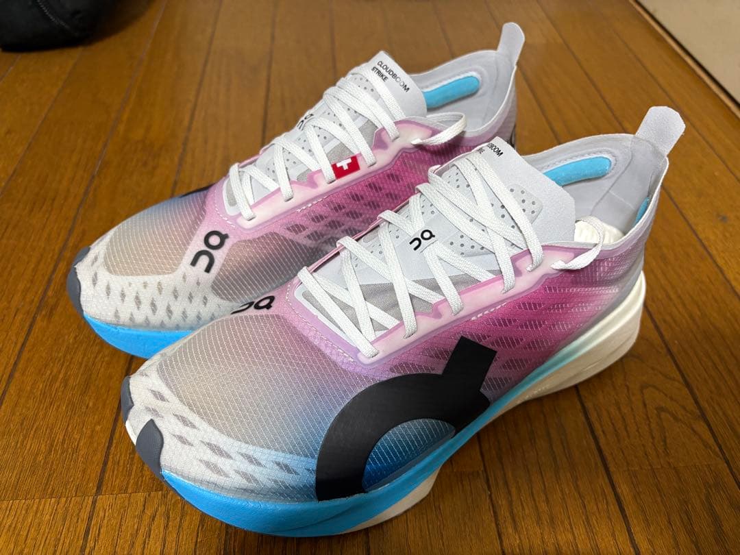 【新品正規品】早い者勝ち！大特価！クラウドブーム　ストライク25.0cm