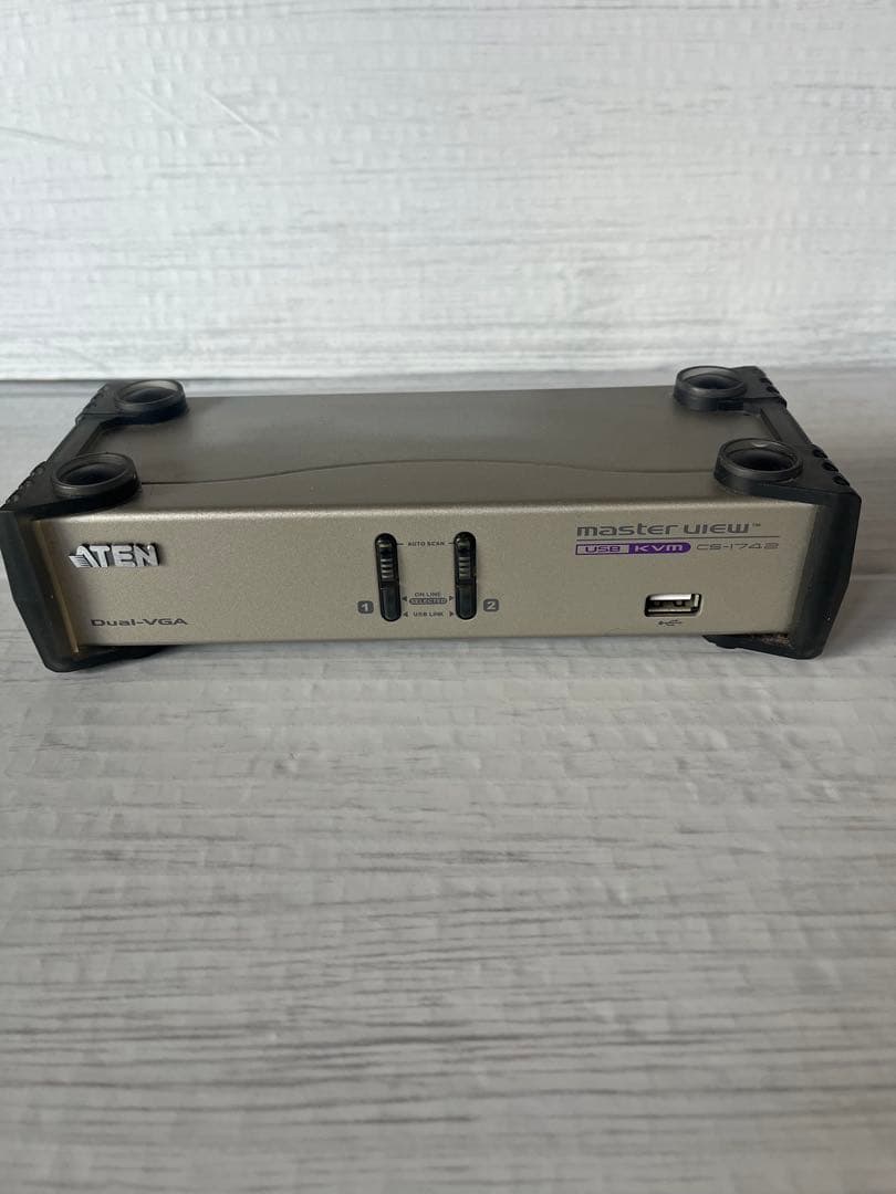 ATEN Dual-VGA KVMスイッチ