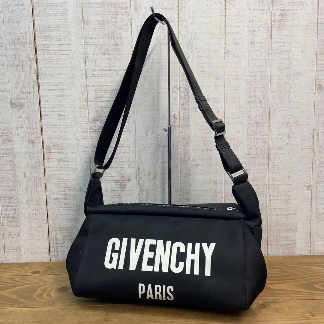 GIVENCHY ロゴ入りナイロン　パンドラベルドバッグ